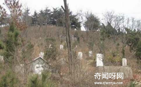 南京灵异事件，南京雨花台坟山馄饨店惊现老头鬼魂